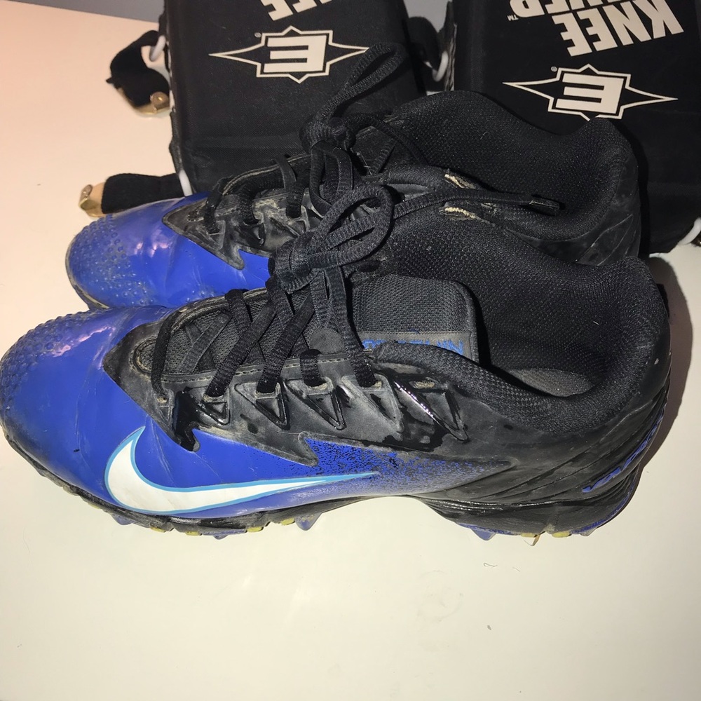 Youth Nike softball / baseball cleats